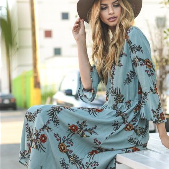 ๐3X HP๐ Blue Floral 3/4 Bell Sleeves Fit & Flare Midi Dress - Picture 2 of 5